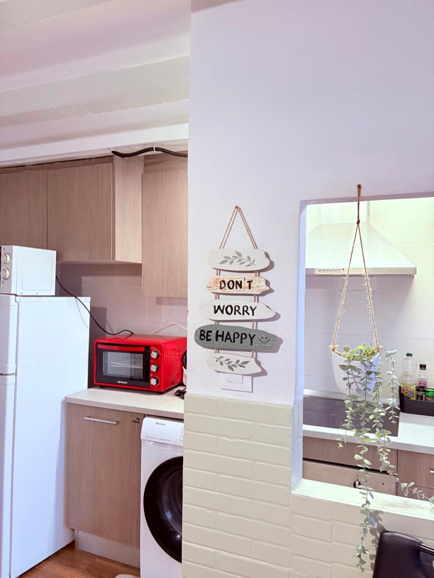 Stunning Flat For 6 People 3 Blocks From The Beach Plus Welcome Breakfast Barcelona Eksteriør billede