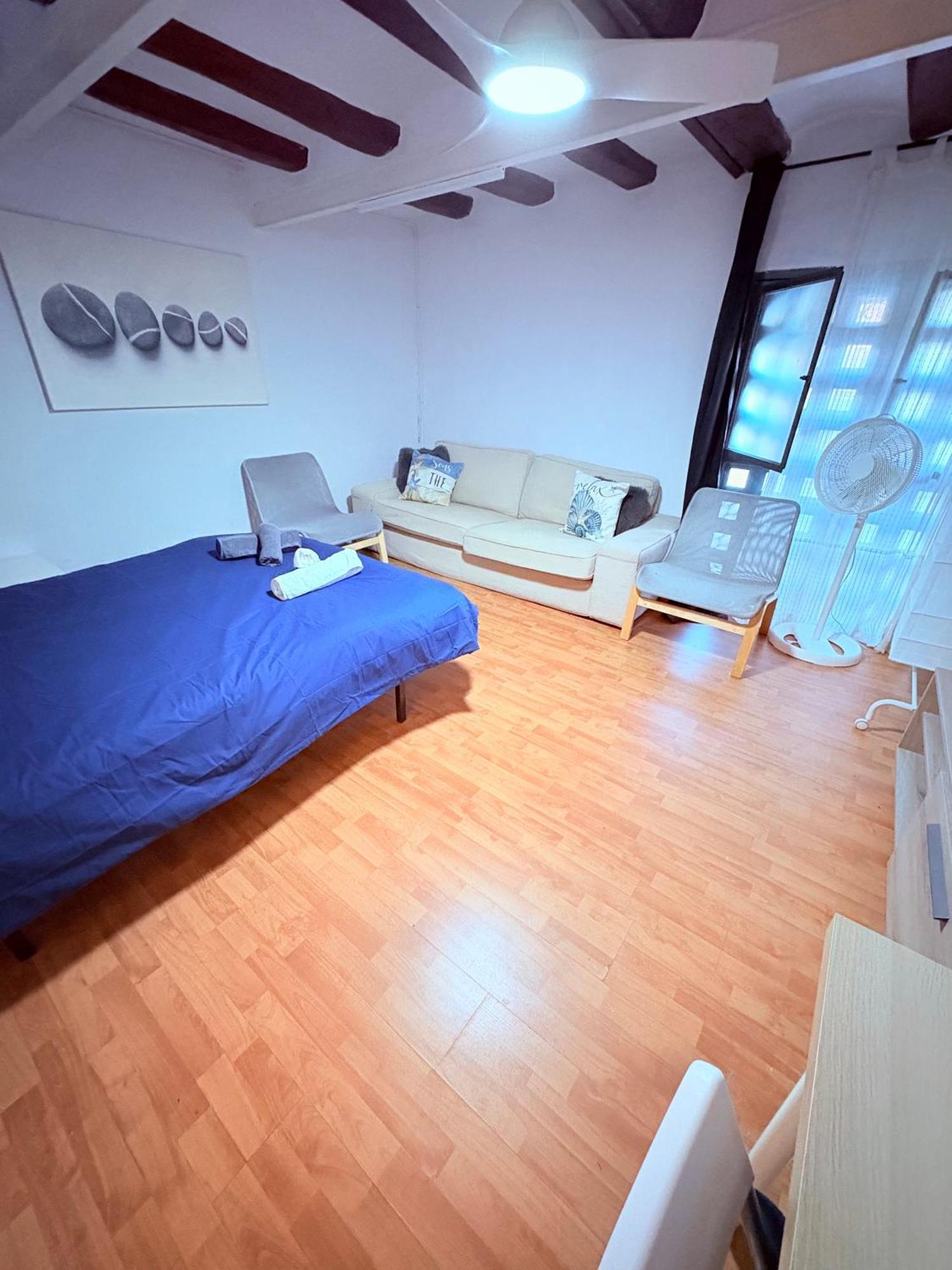 Stunning Flat For 6 People 3 Blocks From The Beach Plus Welcome Breakfast Barcelona Eksteriør billede