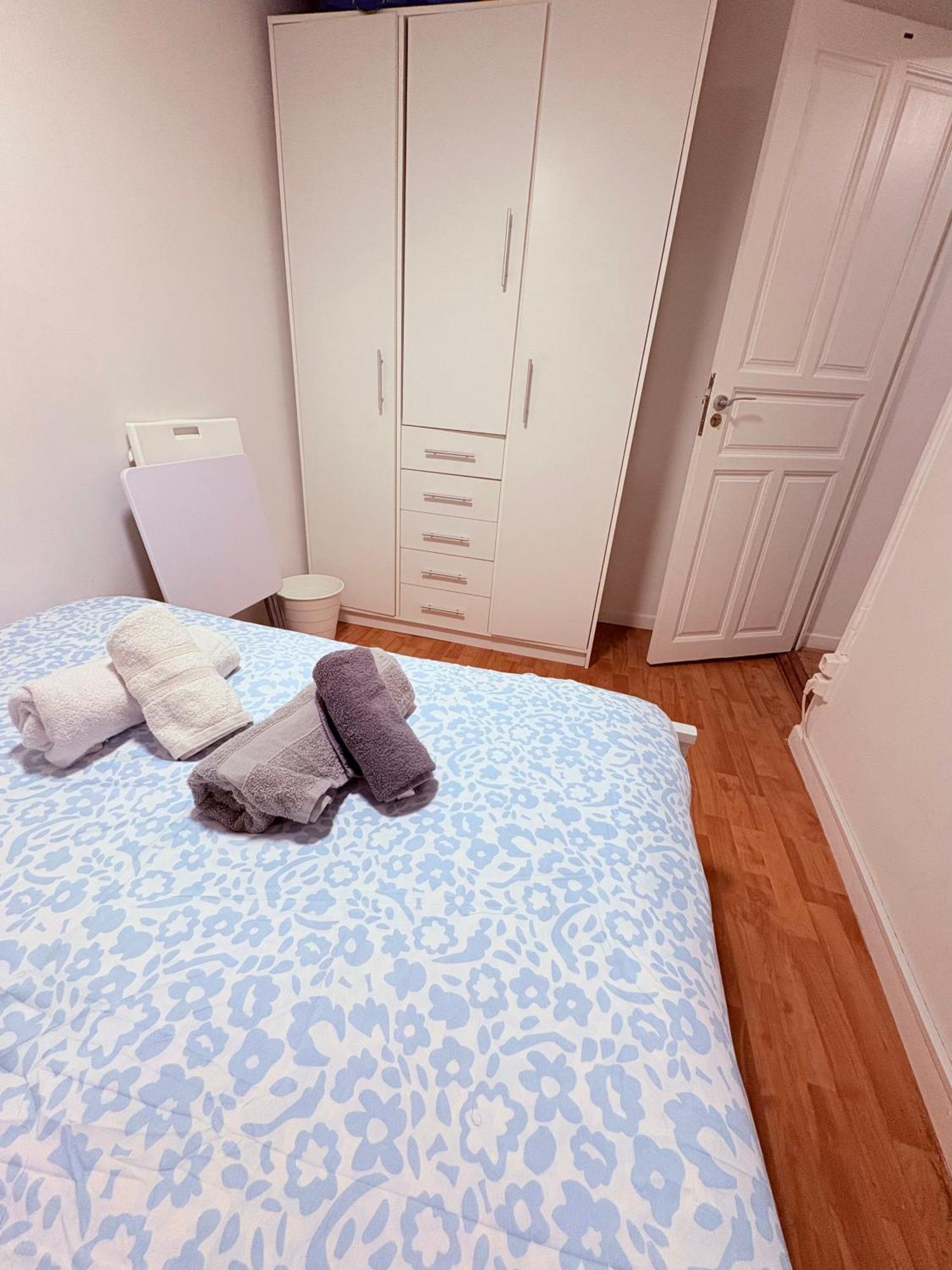 Stunning Flat For 6 People 3 Blocks From The Beach Plus Welcome Breakfast Barcelona Eksteriør billede