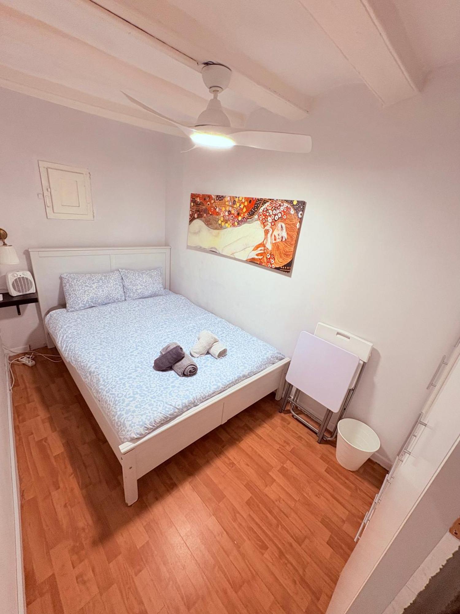 Stunning Flat For 6 People 3 Blocks From The Beach Plus Welcome Breakfast Barcelona Eksteriør billede