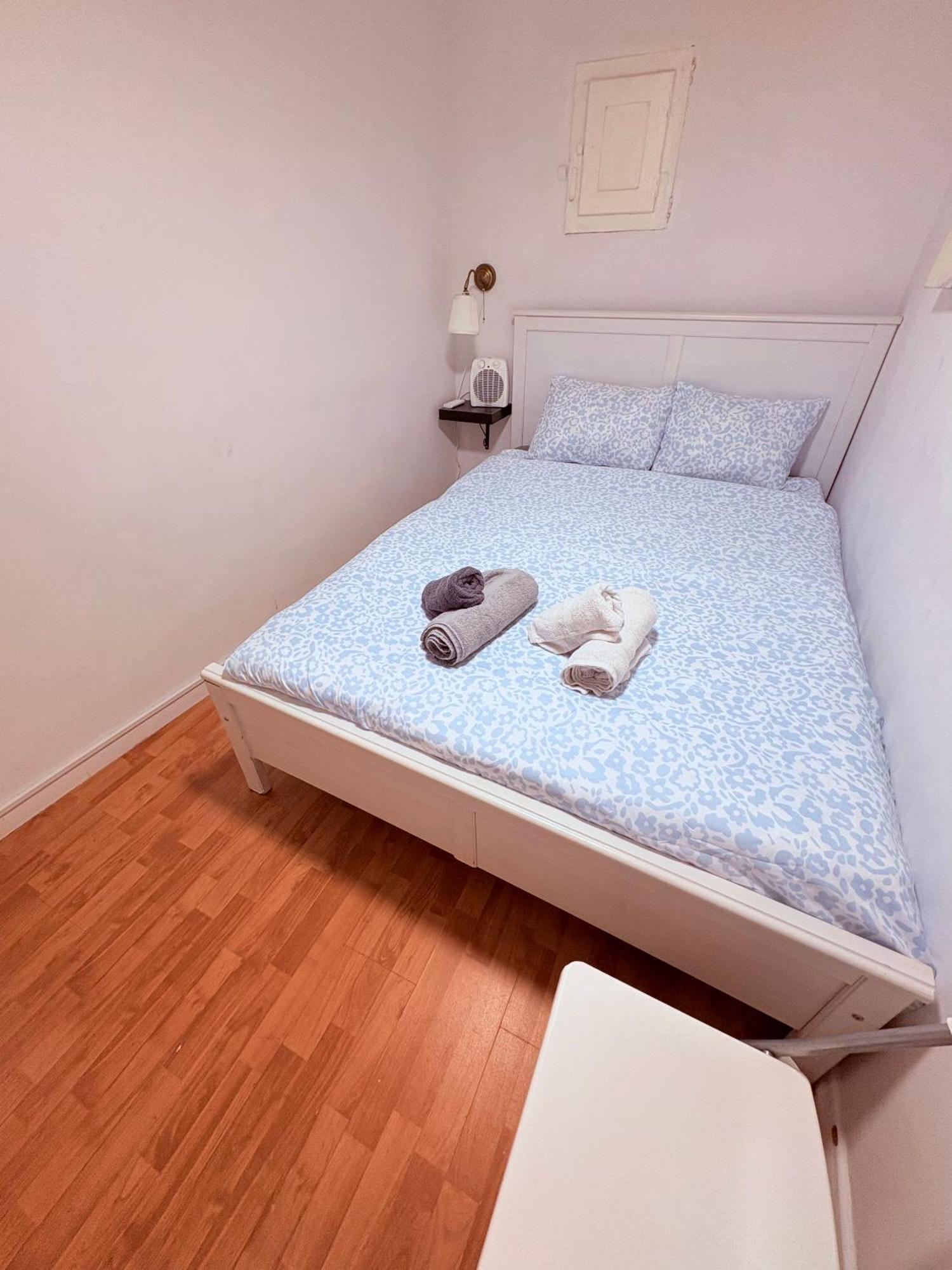 Stunning Flat For 6 People 3 Blocks From The Beach Plus Welcome Breakfast Barcelona Eksteriør billede