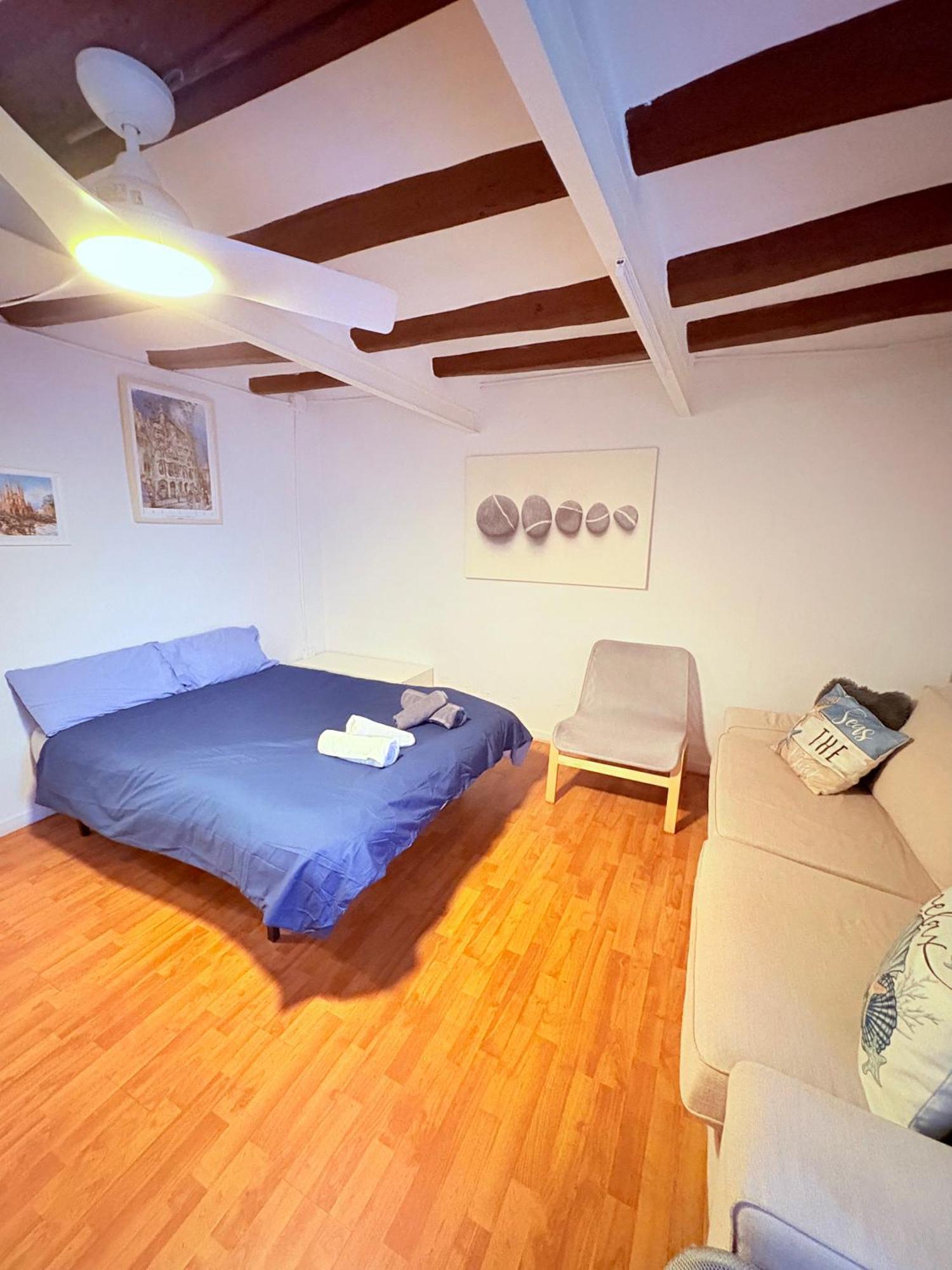 Stunning Flat For 6 People 3 Blocks From The Beach Plus Welcome Breakfast Barcelona Eksteriør billede