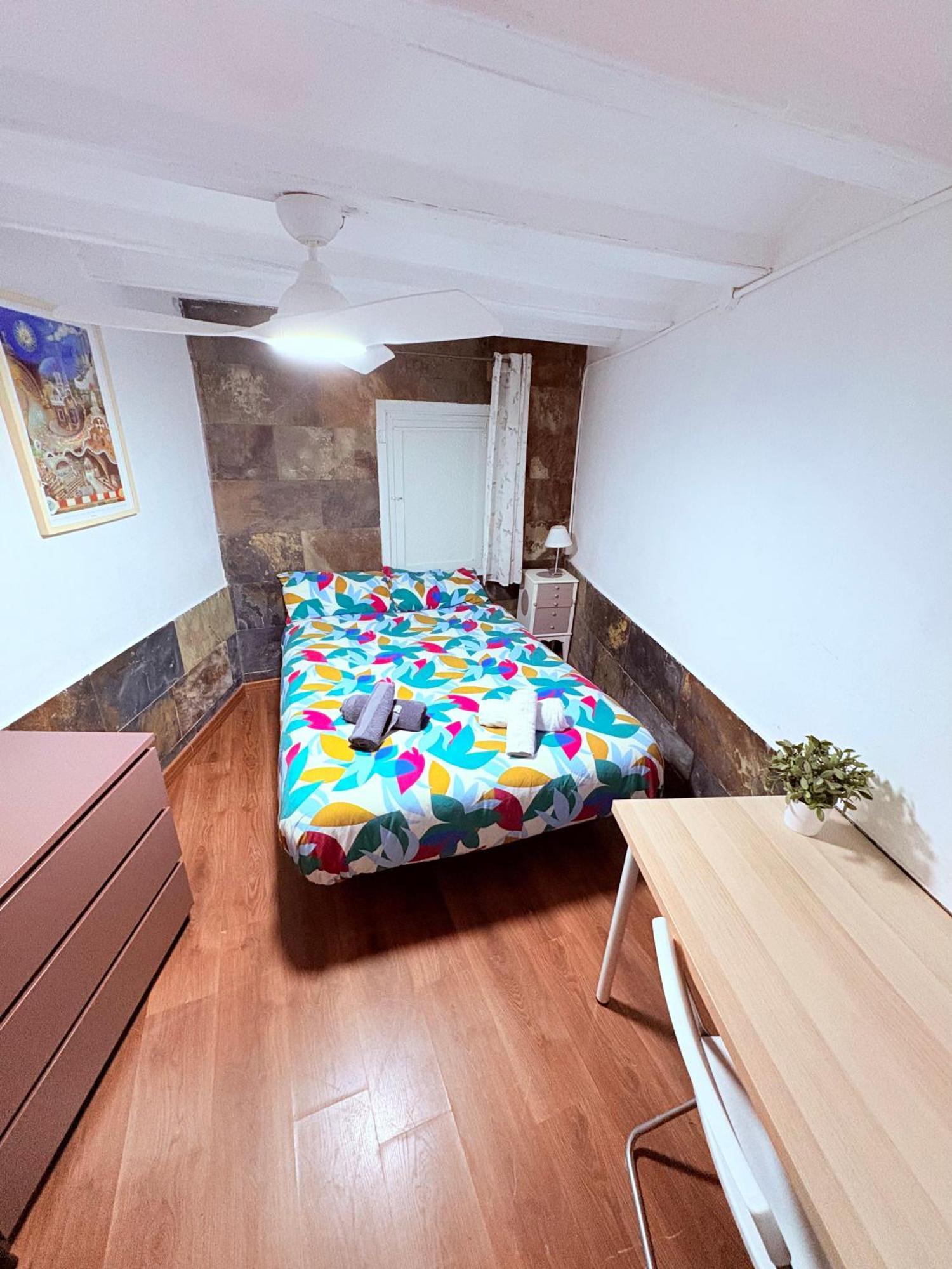 Stunning Flat For 6 People 3 Blocks From The Beach Plus Welcome Breakfast Barcelona Eksteriør billede