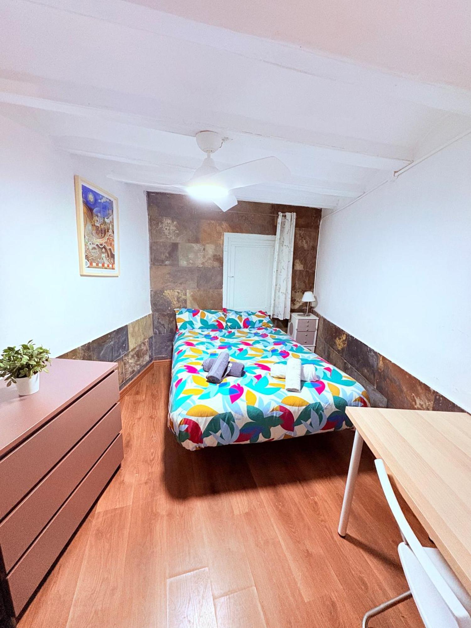 Stunning Flat For 6 People 3 Blocks From The Beach Plus Welcome Breakfast Barcelona Eksteriør billede