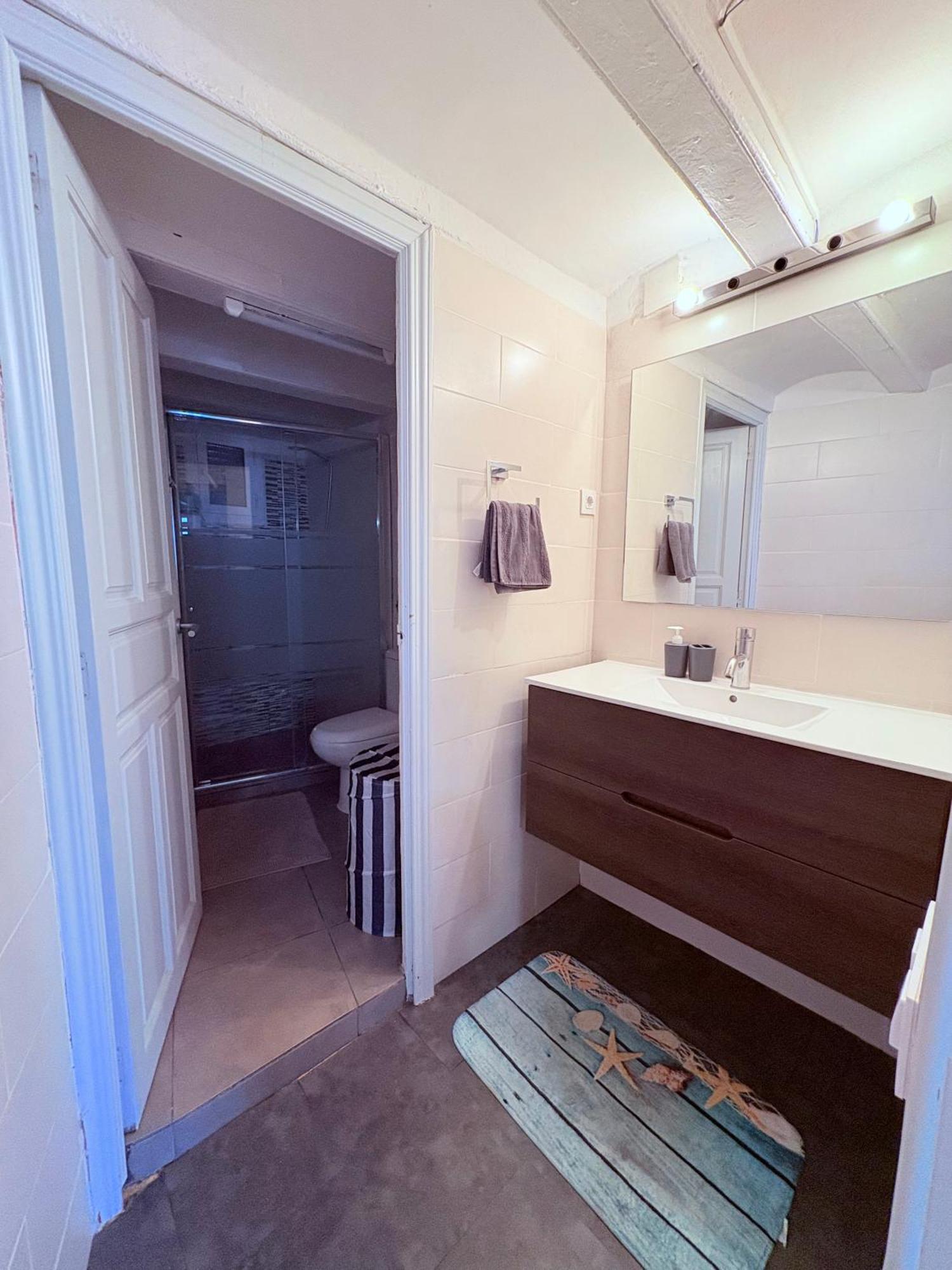 Stunning Flat For 6 People 3 Blocks From The Beach Plus Welcome Breakfast Barcelona Eksteriør billede