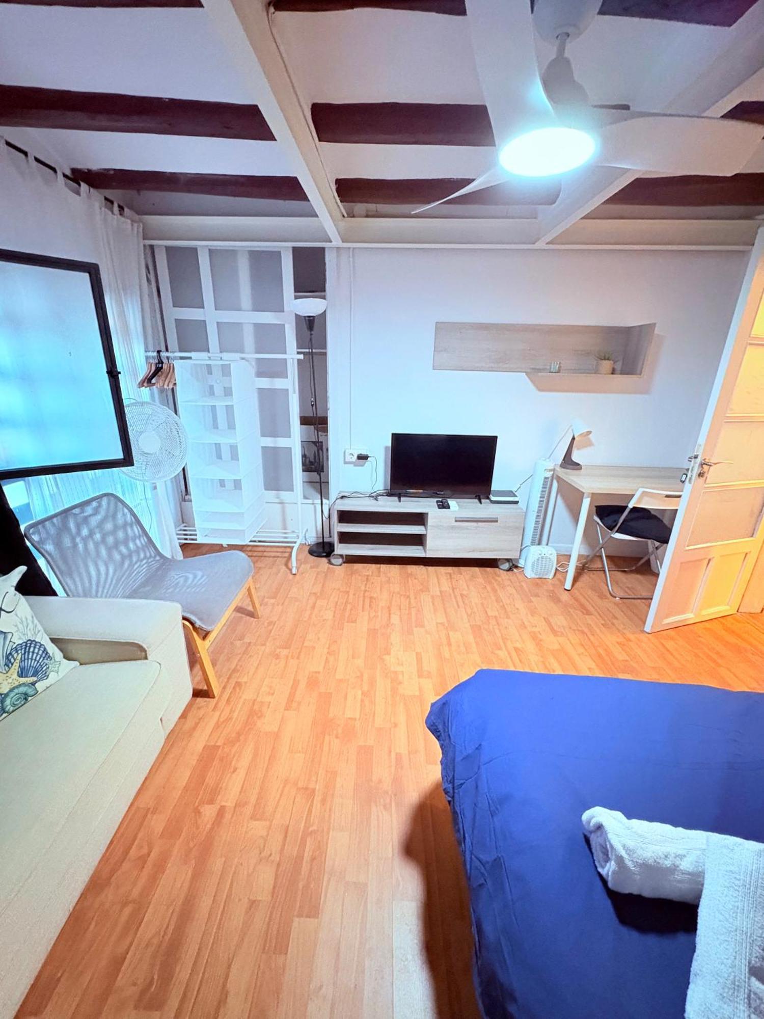 Stunning Flat For 6 People 3 Blocks From The Beach Plus Welcome Breakfast Barcelona Eksteriør billede