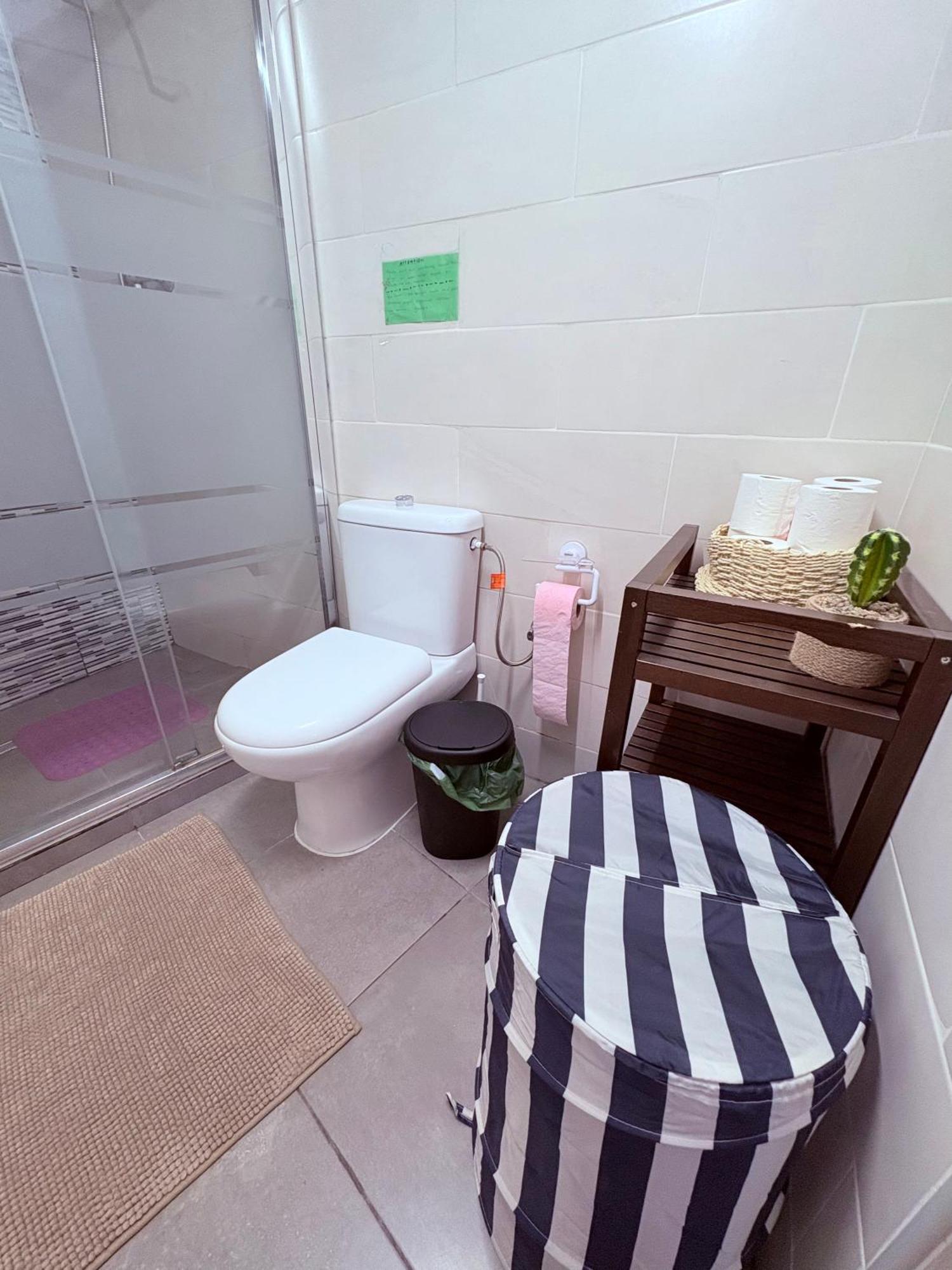 Stunning Flat For 6 People 3 Blocks From The Beach Plus Welcome Breakfast Barcelona Eksteriør billede