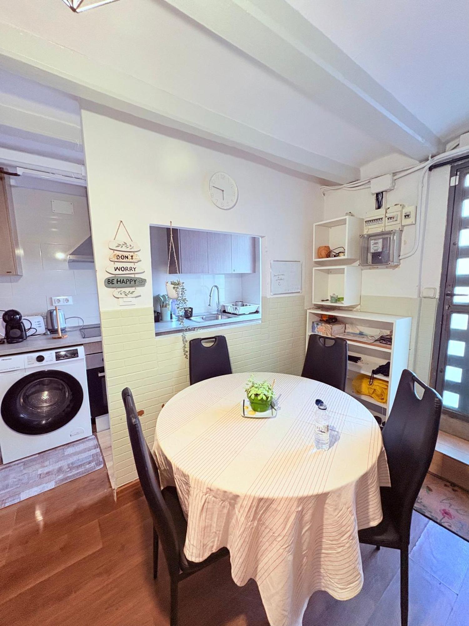 Stunning Flat For 6 People 3 Blocks From The Beach Plus Welcome Breakfast Barcelona Eksteriør billede