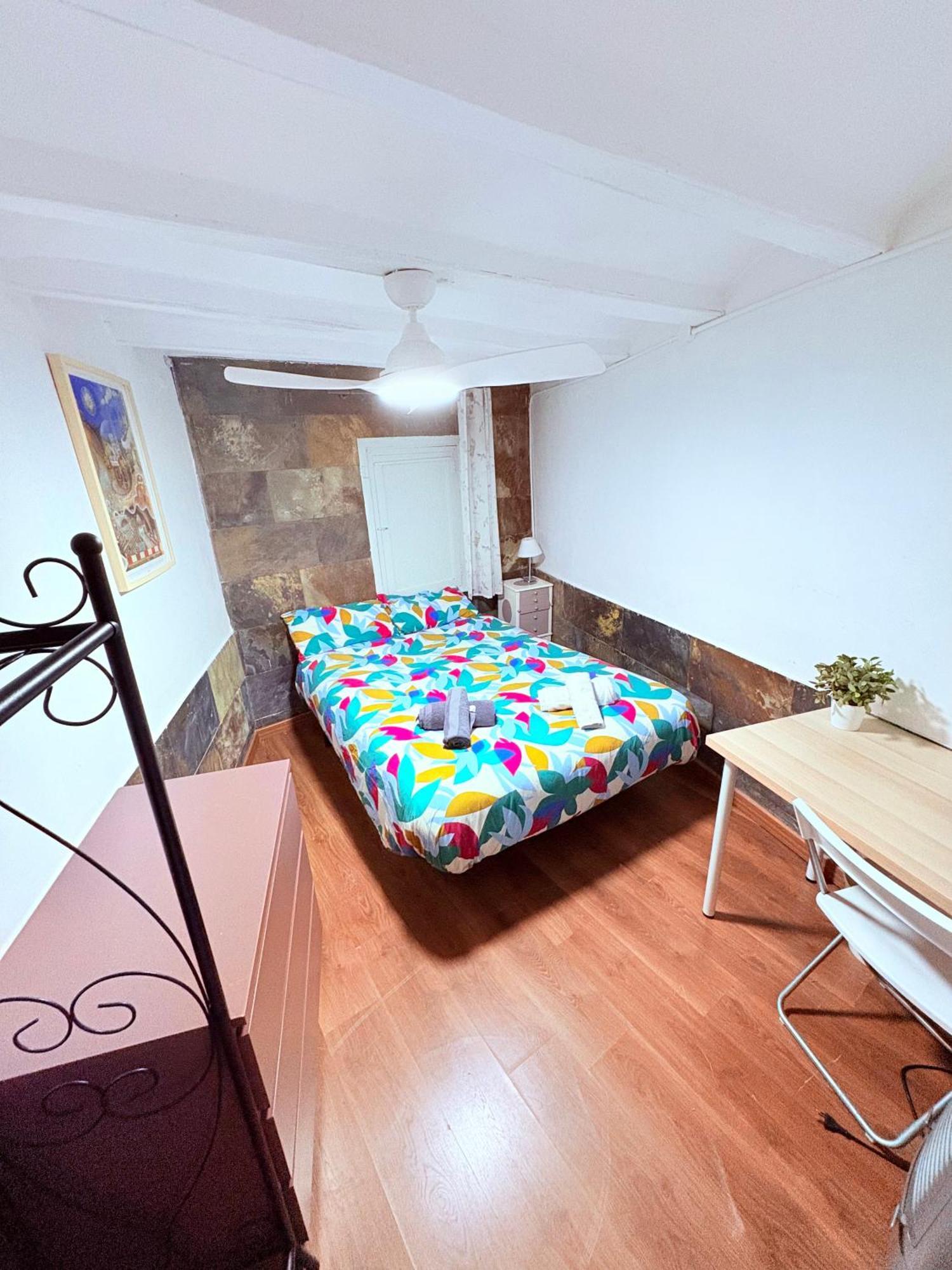 Stunning Flat For 6 People 3 Blocks From The Beach Plus Welcome Breakfast Barcelona Eksteriør billede