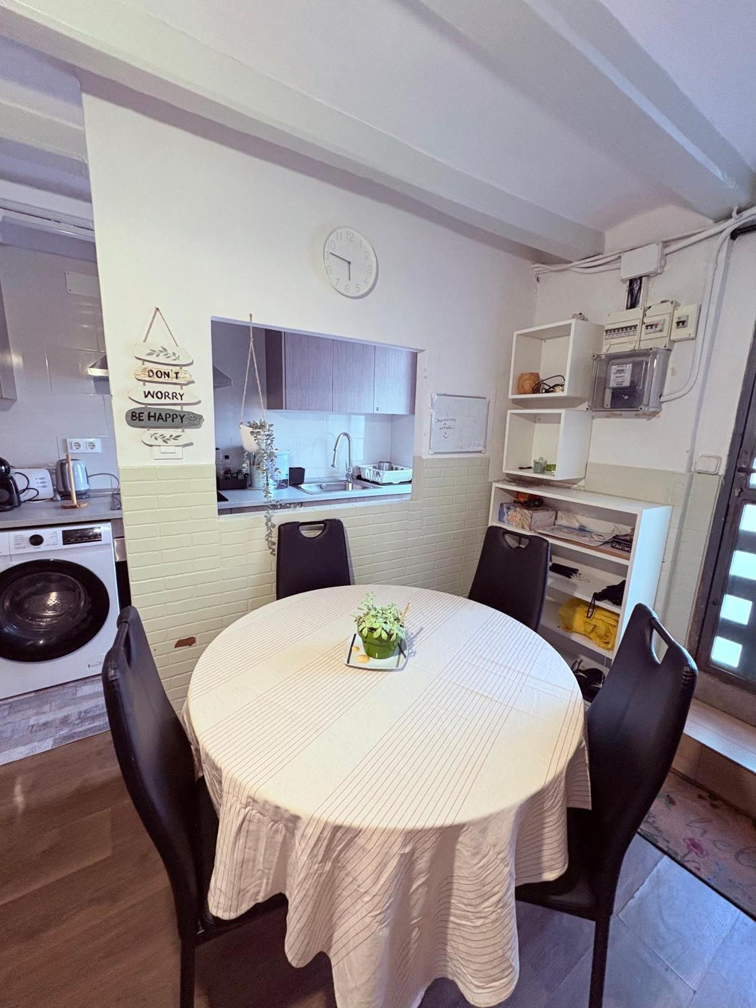 Stunning Flat For 6 People 3 Blocks From The Beach Plus Welcome Breakfast Barcelona Eksteriør billede